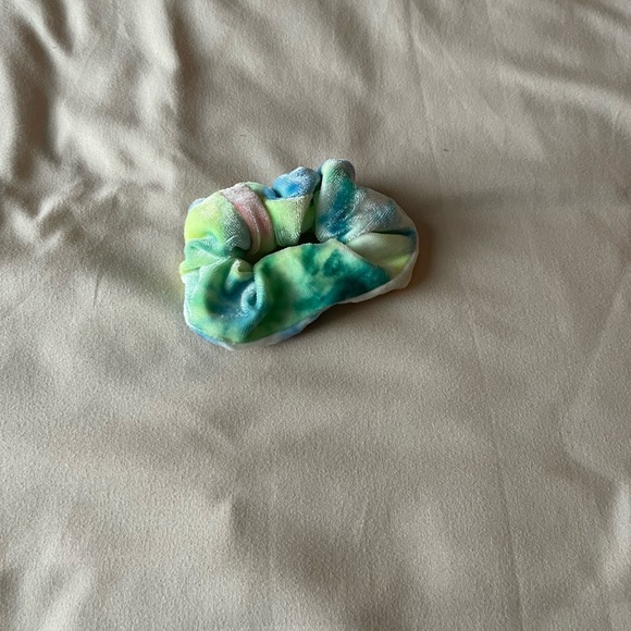 Scrunchies - Picture 11 of 12